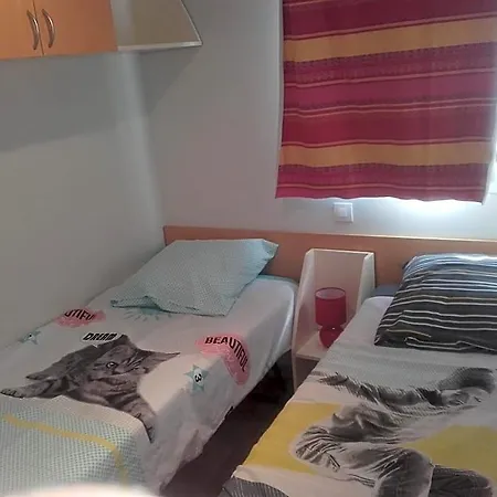 Mobil-home Dans Lotissement Tres Tranquille 3*