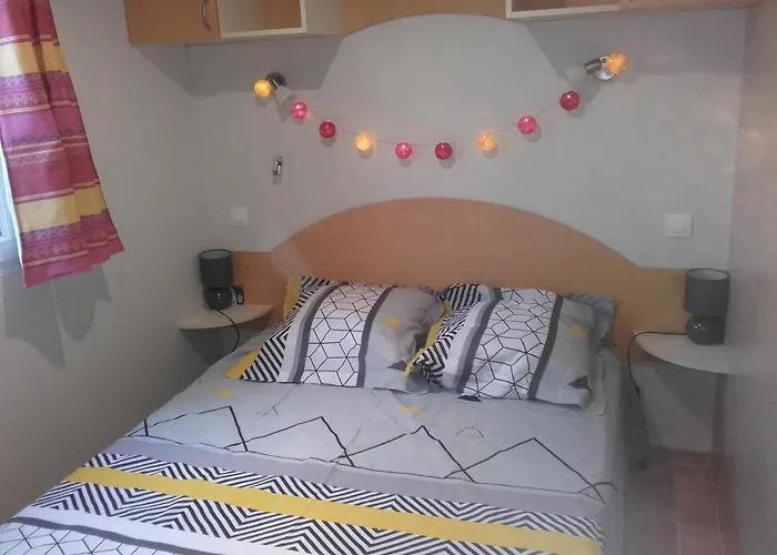 Mobil-home Dans Lotissement Tres Tranquille 3*